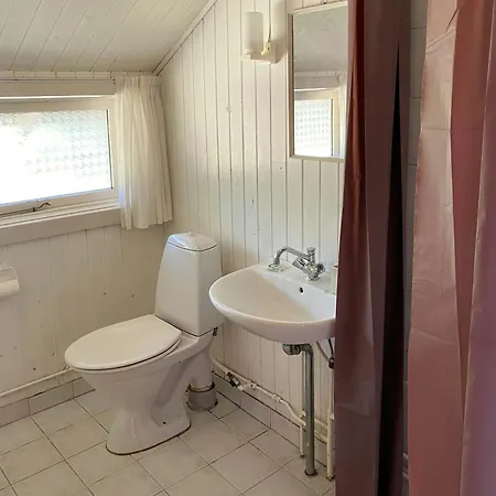 בית נופש With Wilderness Bath Near At Odden *